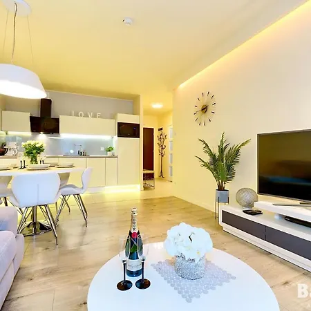 Balticon Polanki - Sauna, Fitness Inclusive - Basen Latem, Pool Im Sommer Apartamento Kołobrzeg
